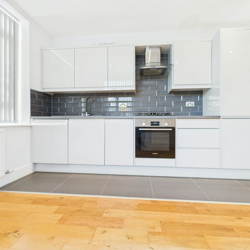Flat to rent on - Photo 1