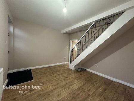 3 bedroom semi-detached house to rent - Photo 3