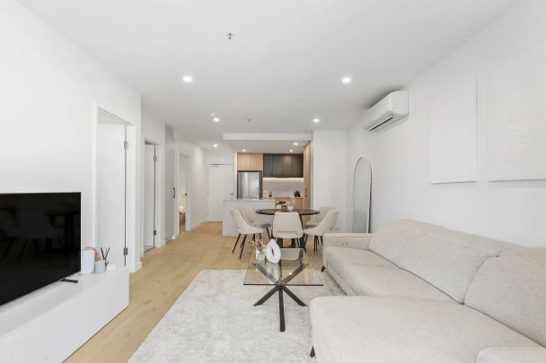 Contemporary Two-Bedroom Apartment with Exceptional Views - Photo 1