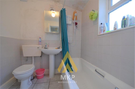 3 bedroom terraced house to rent - Photo 5