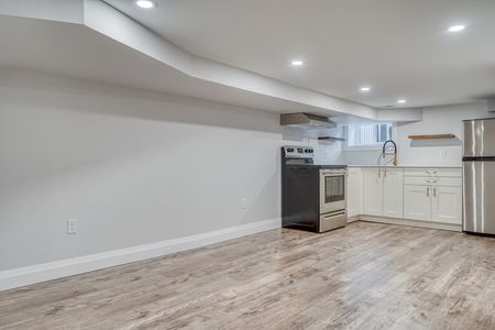 $1,399 / 1 br / 1 ba / 675 sqft 37 Garfield ave N unit 3 - Photo 5