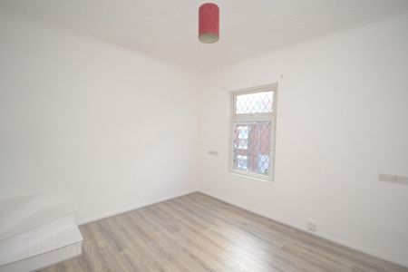 3 bed Mid Terraced House for Rent - Photo 2