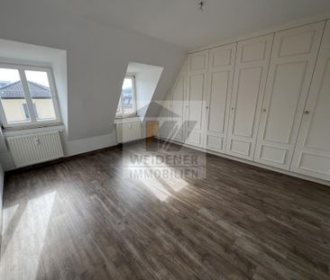 Was für ein Ausblick! 4 Raum Dachgeschoss-Wohnung mit Terrasse! - Photo 3