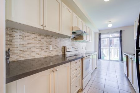 For Lease - 30 London Pride Drive, Richmond Hill, Ontario - Photo 3