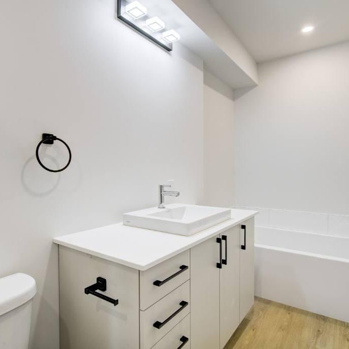 5 1/2 neuf, Les Coteaux, TRIPLEX ! rue Lippée - Photo 1