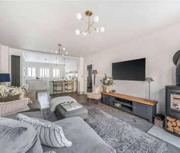 A stylish and contemporary family home in a sought-after location - Photo 1