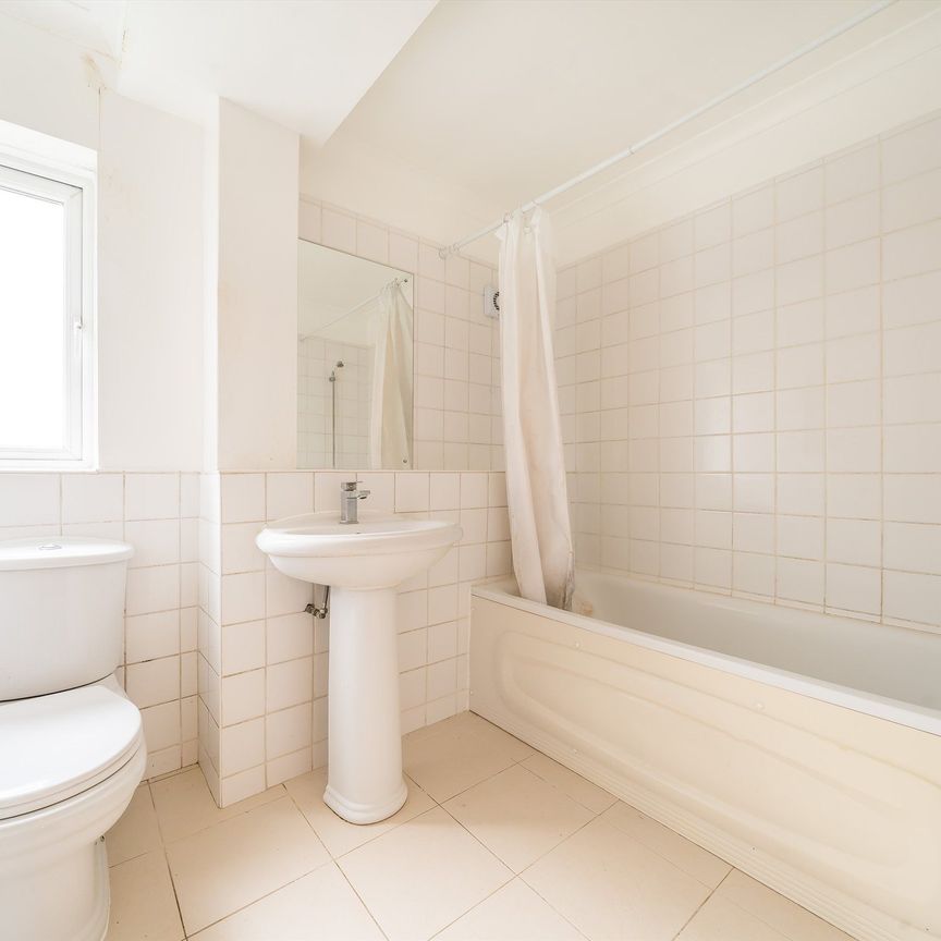 Devonshire Court, London, SW12 - Photo 1