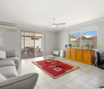 Modern, low-maintenance villa just minutes from the coast. - Photo 2