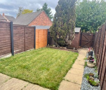 2 bedroom mid terrace to let - Photo 6