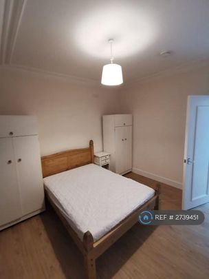 4 bedroom flat to rent - Photo 1