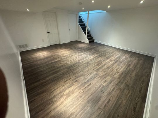 For Lease - 137 Jansen Avenue, Kitchener, Ontario - Photo 1