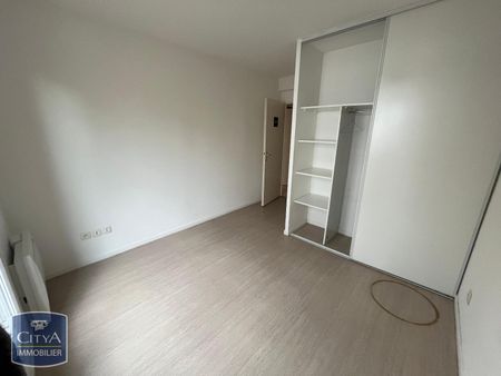 Location Appartement 4 pièces 82m² MAUBEUGE 59600 - Photo 3