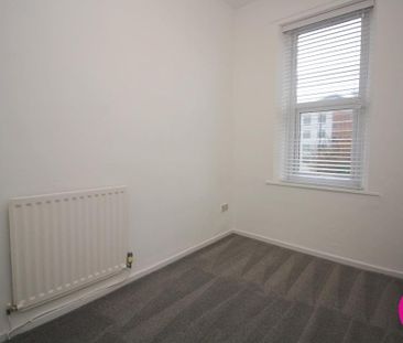 3 bedroom flat to rent - Photo 3