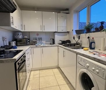 4 bedroom semi-detached house to rent - Photo 6