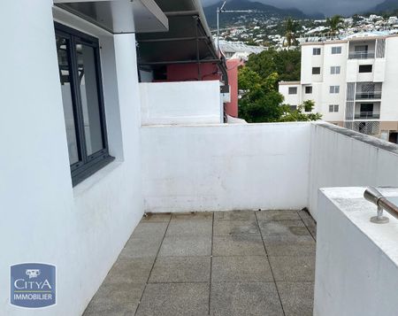 Location Appartement 4 pièces 72m² STE CLOTILDE 97490 - Photo 2