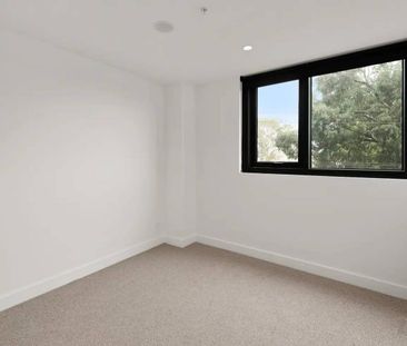 TWO BEDROOM TWO BATHROOM APARTMENT IN GORGEOUS HAMPTON QUARTER - Photo 2