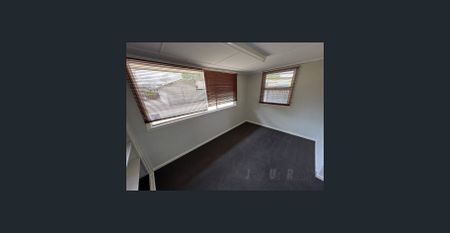 CHARMING, CONVENIENT & READY TO MOVE IN - Photo 2