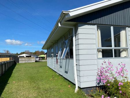 Tidy Home with Large Section - Photo 3