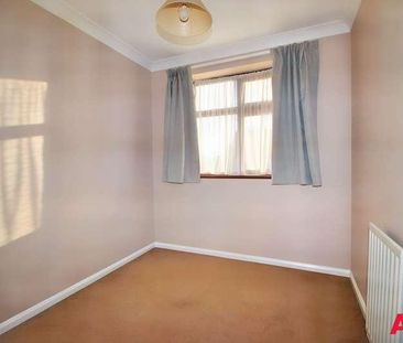 Epping Close, Romford, RM7 - Photo 6