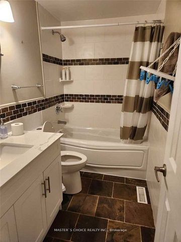 For Lease - 2574 Oak Row Crescent, Mississauga, Ontario - Photo 2