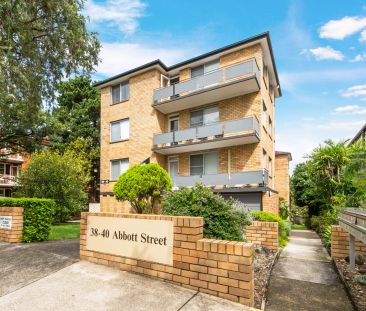 North Facing Top Floor Retreat with Leafy District Views - Photo 3