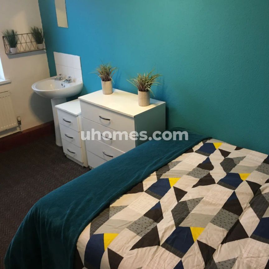 4 Bedroom 1 Bathroom - Photo 1