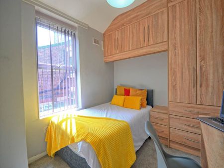 Connaught Road, Liverpool. - Photo 4