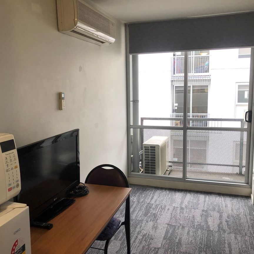 FURNISHED 2 BEDROOM APARTMENT - Photo 1