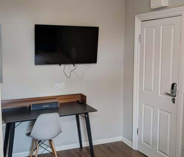 1 bedroom in a house share to rent - Photo 1