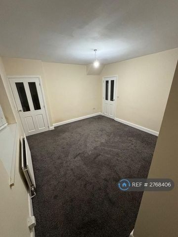 2 bedroom semi-detached house to rent - Photo 2
