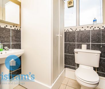 2 bed Flat for Rent - Photo 2