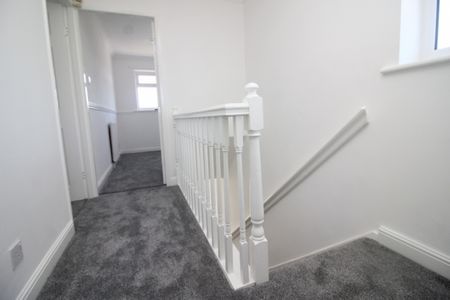 3 Bedroom Semi-Detached House - Photo 4