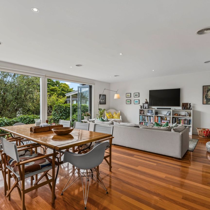 Old Lonsdale Living - Photo 1