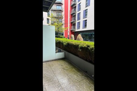 1 Bed Flat, Saffron Central Square, CR0 - Photo 2