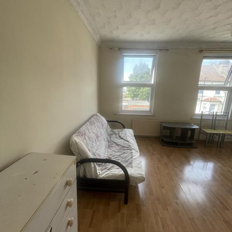 2 bedroom maisonette to rent - Photo 1