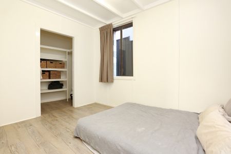 CENTRAL COOLANGATTA TWO BEDROOM UNIT - Photo 2