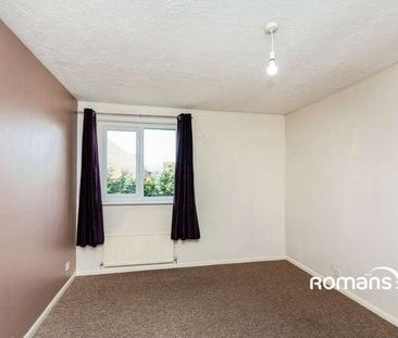 Fallowfield, Yateley, Hampshire, GU46 - Photo 1