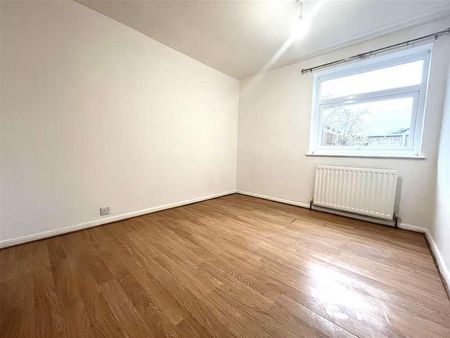 Churchbury Lane, Enfield, EN1 - Photo 5