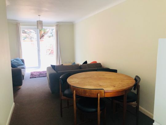 4 Bed End Terrace, Berkeley Close, SO15 - Photo 1