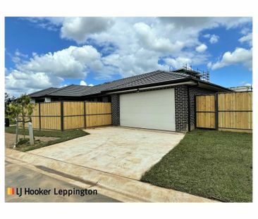 STYLISH WITH ALL THE EXTRAS! - Photo 6