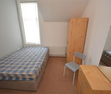 4 bedroom terraced house to rent - Photo 4