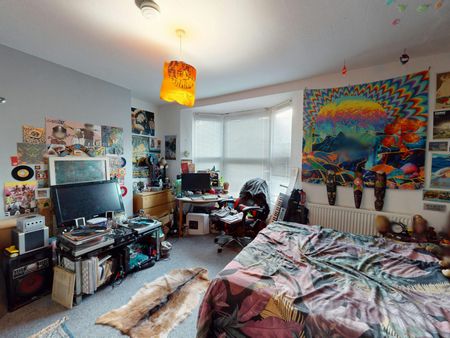 Terraced House to rent on - Photo 5