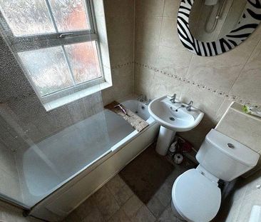 2 bedroom semi-detached house to rent - Photo 3