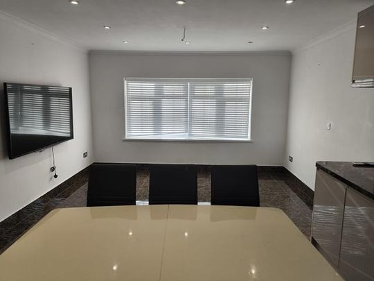 3 bedroom bungalow to rent - Photo 1