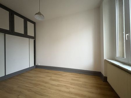 Location Appartement 3 pièces 90m² MULHOUSE 68100 - Photo 3