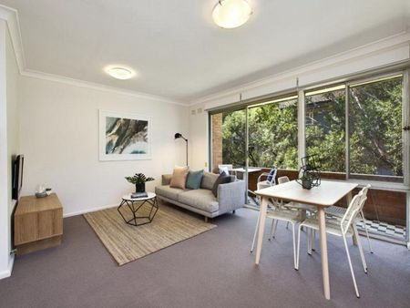 TOP FLOOR - LIGHT FILLED CHARMER - Photo 4