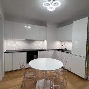 Erstbezug | Dachgeschoss mit Weitblick & Sonnenuntergang | Voll möblierte Dachgeschosswohnung mit 13 m² Terrase & Tiefgaragenstellplatz möglich | Village im Dritten | 7. OG - Photo 3