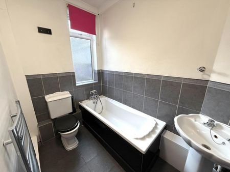 2 bedroom House To Let - Photo 3