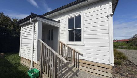 Freshly renovated - 3 bedroom home! - Photo 4