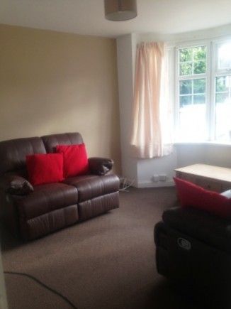 FOUR BEDROOM-2 BATHROOMS-NEWLY REFURBISHED-5 MINS FROM BCU-£75 P/W... - Photo 3